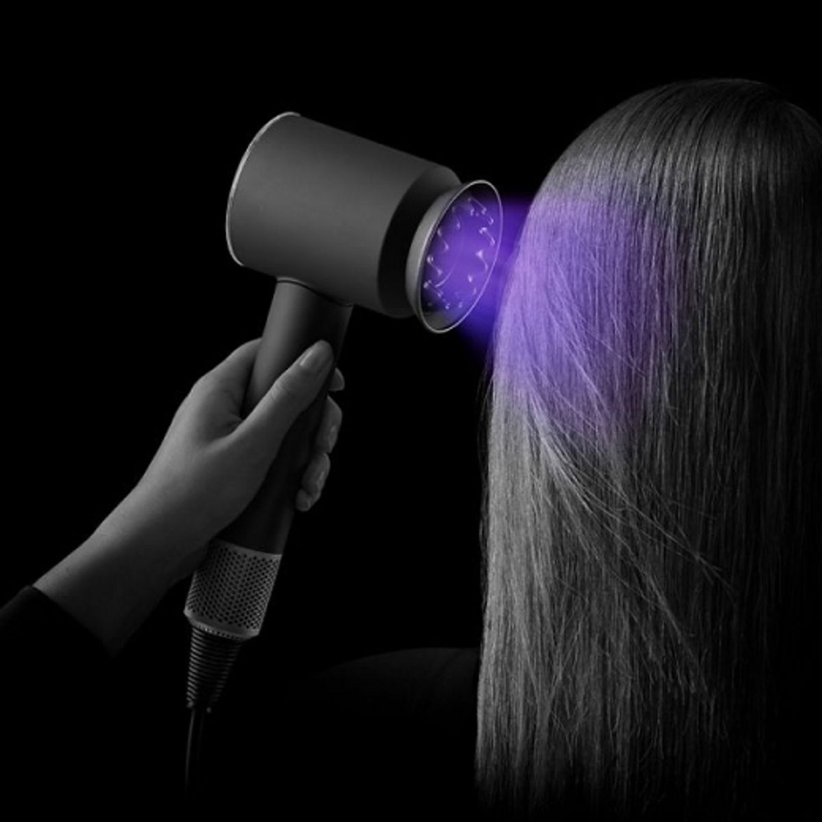 Dyson Supersonic Nural в режиме защиты кожи головы